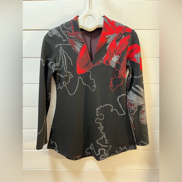 LUC FONTAINE – GRAPHIC PRINT TOP – SIZE 6 - Picture 6 of 11